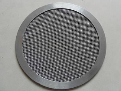 There is a filter disc made of hastelloy C-276 wire mesh with stainless steel frame.