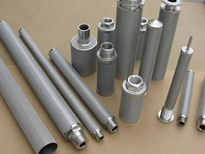 There are several sintered candle filter elements with different sizes.
