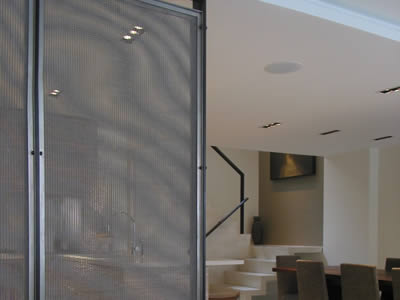 An UNS31803 super duplex stainless steel wire mesh sheet is installed in a house.